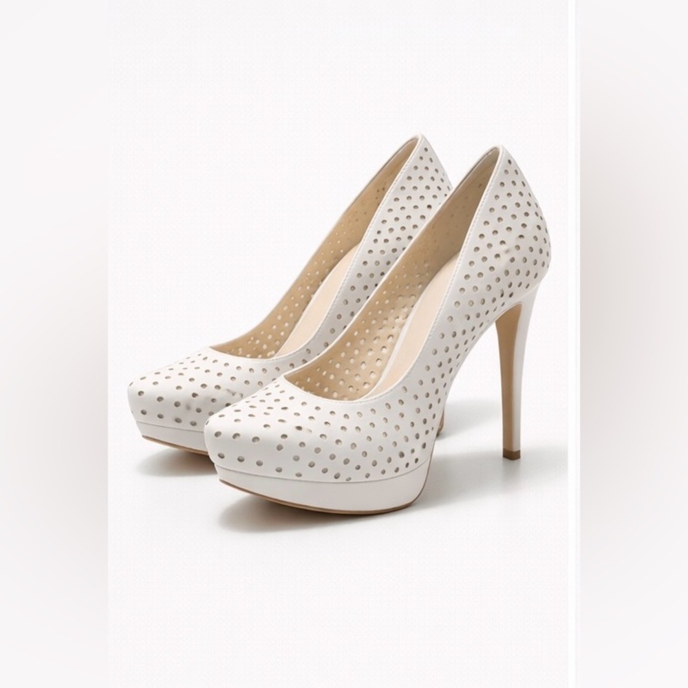 BCBGMAXAZRIA White Perforated Leather Pumps – Size 8 – NEW
